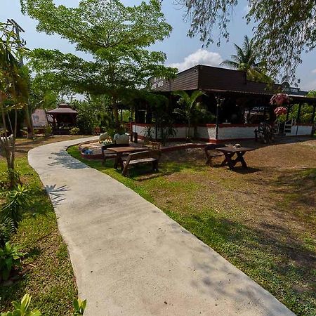 Cowboy Farm Resort Pattaya Ban Huai Yai Bagian luar foto