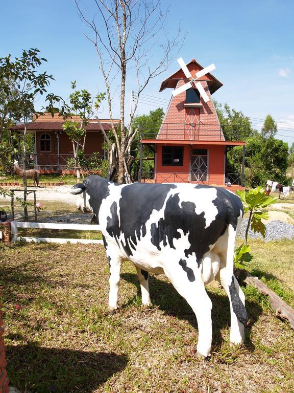 Cowboy Farm Resort Pattaya Ban Huai Yai Bagian luar foto