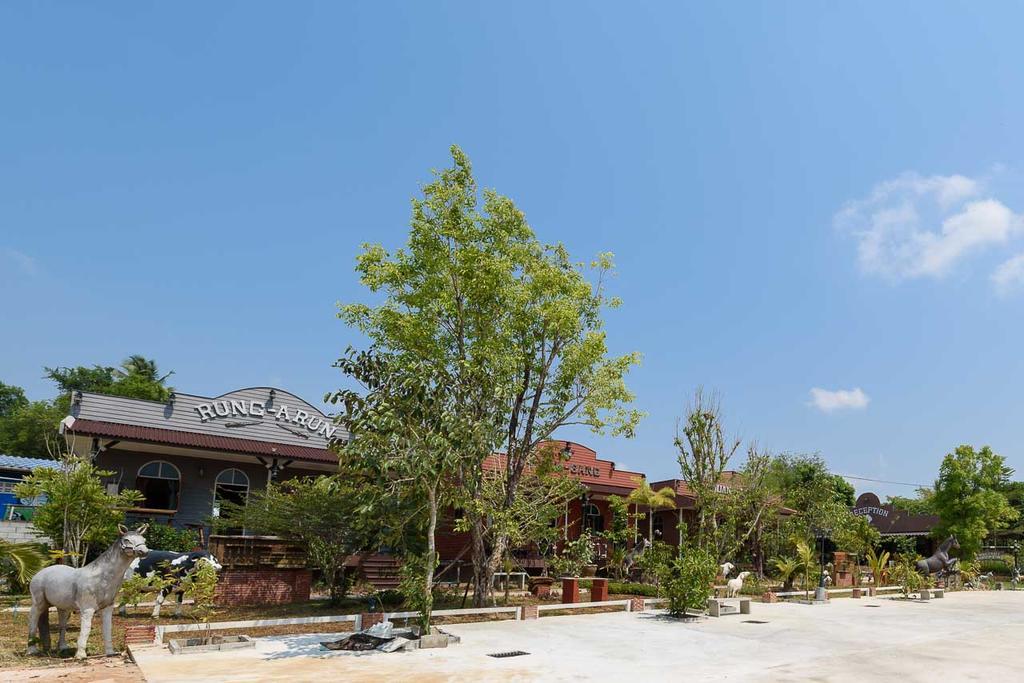 Cowboy Farm Resort Pattaya Ban Huai Yai Bagian luar foto