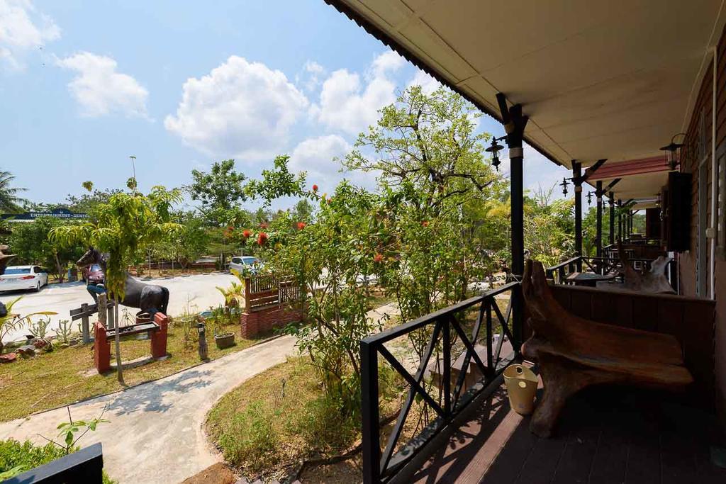 Cowboy Farm Resort Pattaya Ban Huai Yai Bagian luar foto