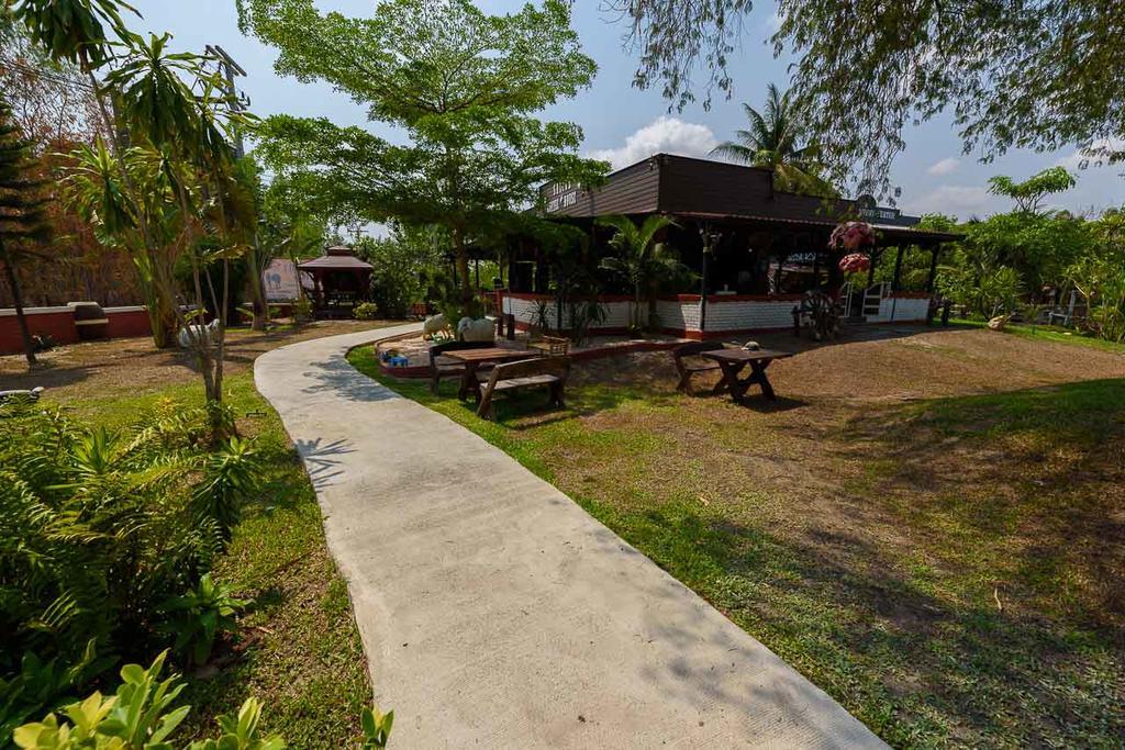 Cowboy Farm Resort Pattaya Ban Huai Yai Bagian luar foto